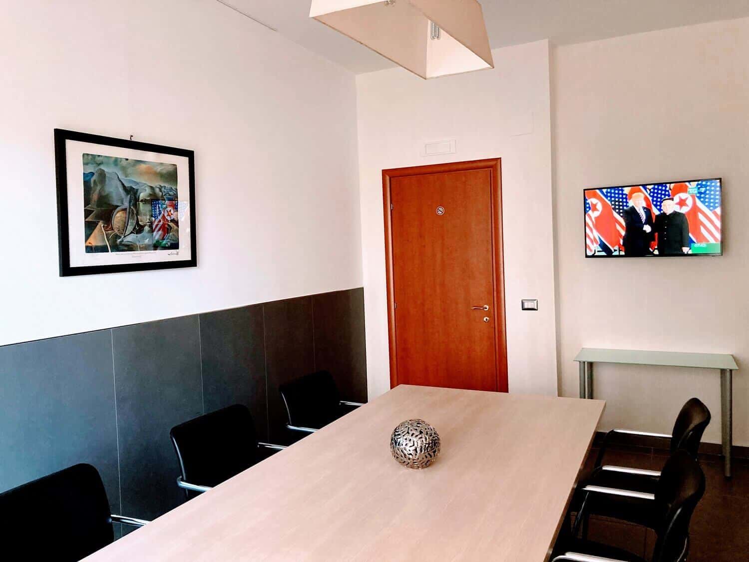 Centro Uffici Aversa: lavagna e schermo per videoproiettore