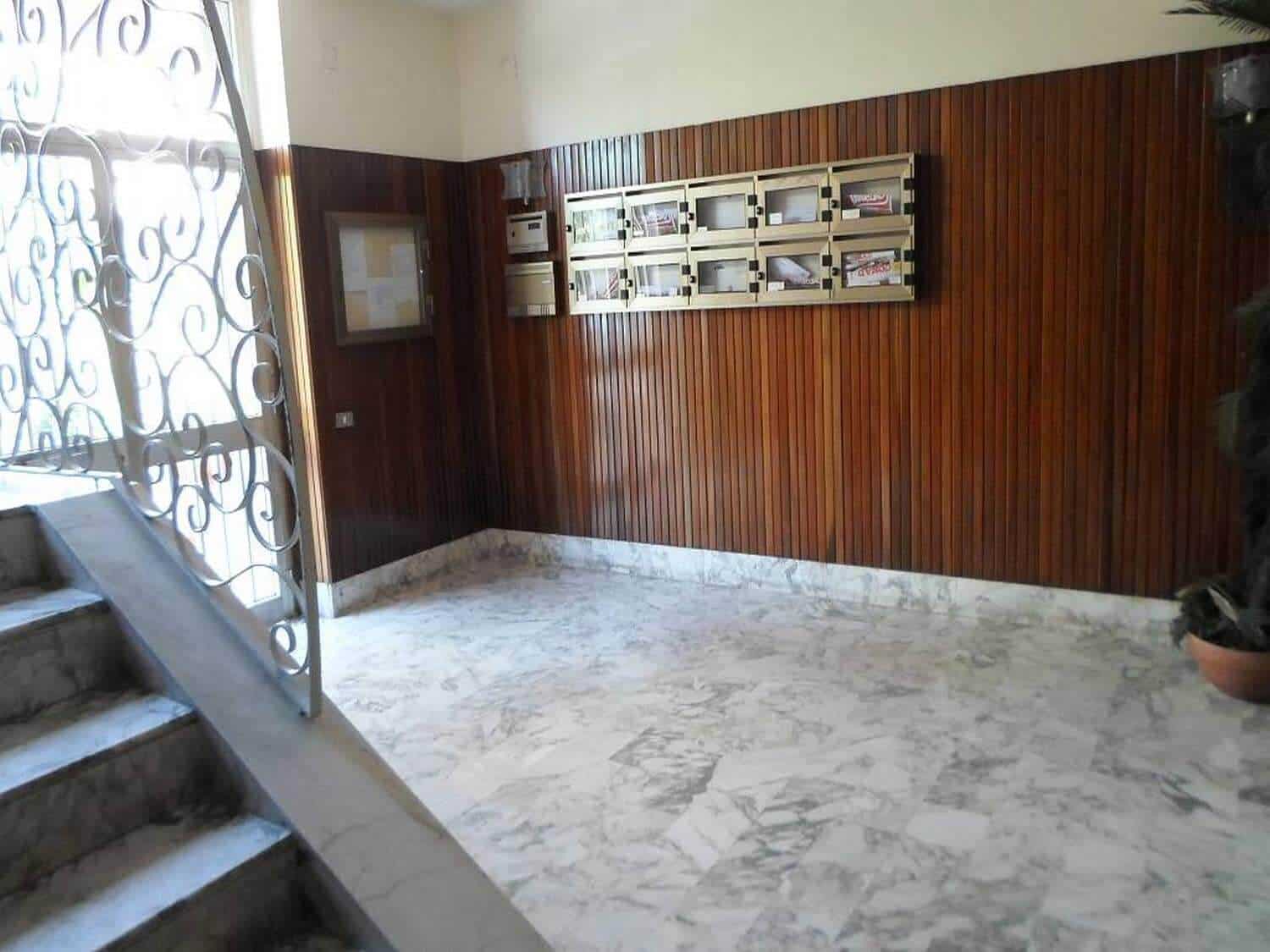 l'androne condominiale Centro Uffici Aversa: androne
