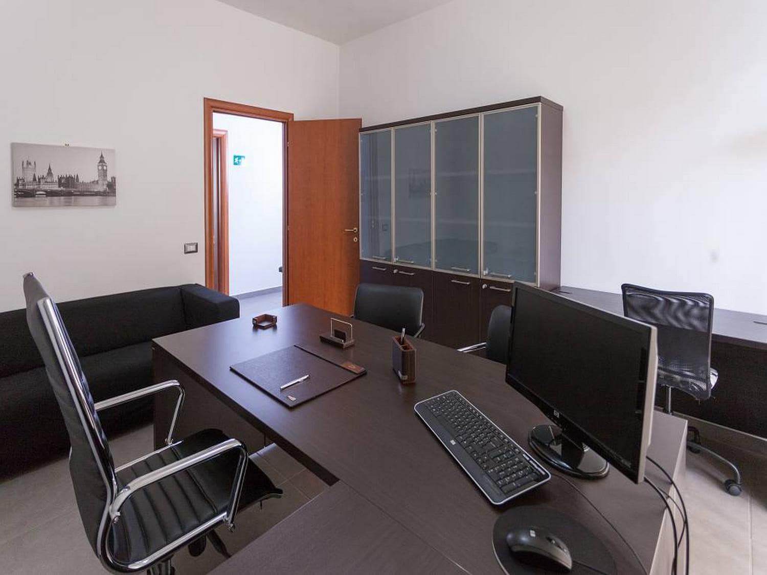 ufficio arredato e accessoriato Centro Uffici Aversa: ufficio accessoriato