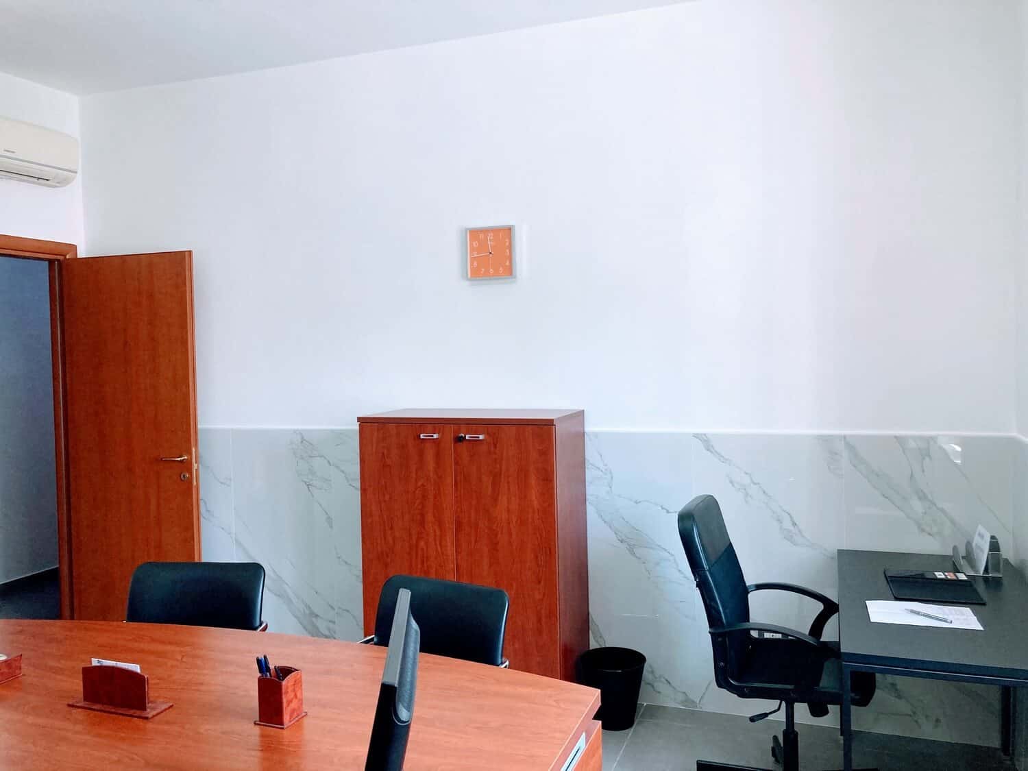 postazione secondaria per coworking al Centro Uffici Aversa dettagli ufficio per il coworking al Centro Uffici Aversa
